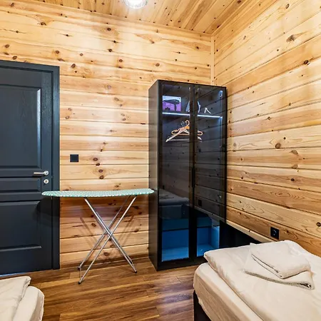 Forest House Vi * Warna